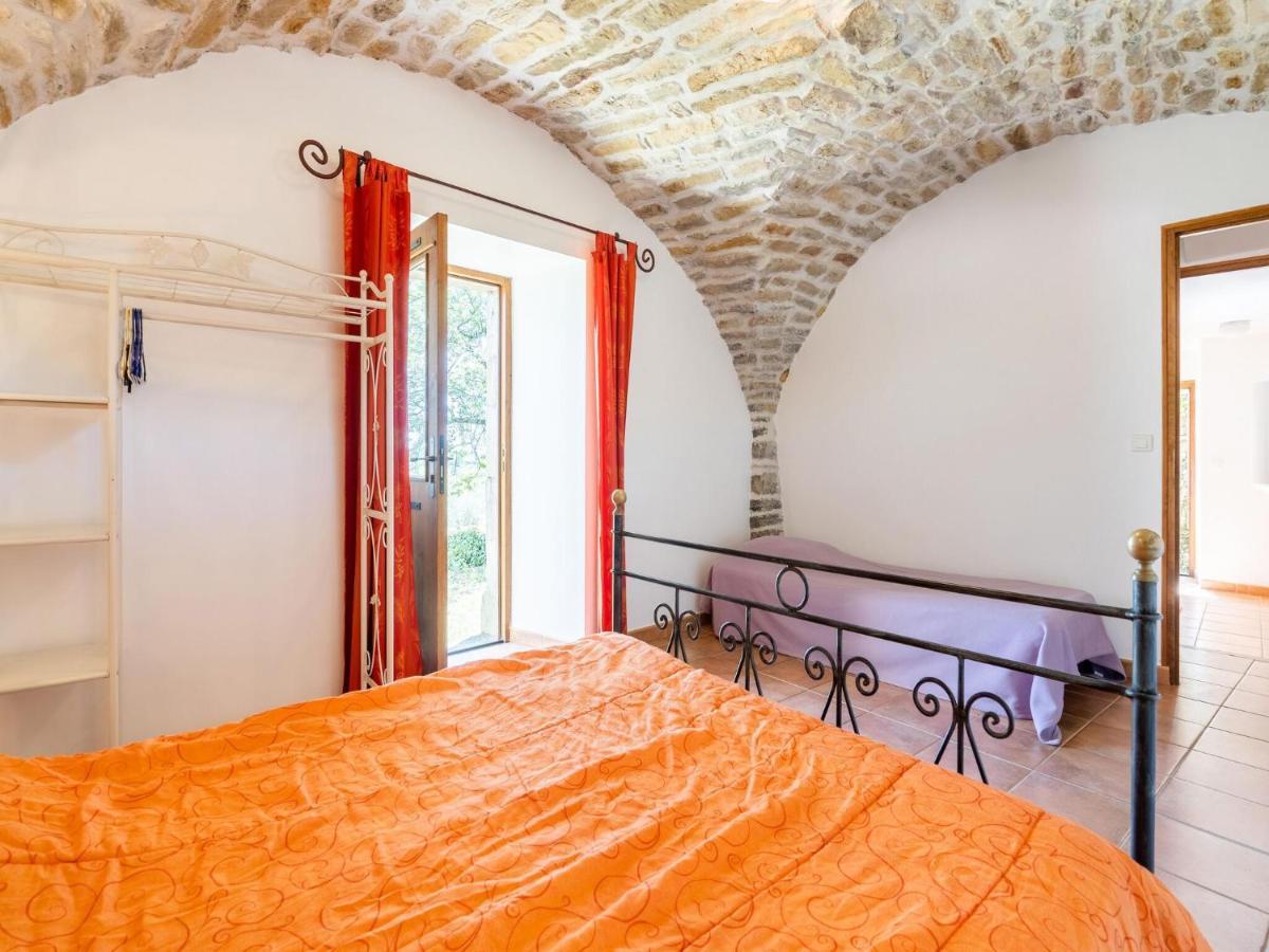 Classy Holiday Home In Les Vans With Pool Chambonas Eksteriør billede