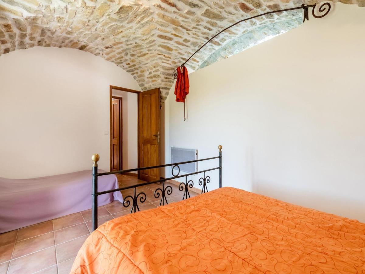Classy Holiday Home In Les Vans With Pool Chambonas Eksteriør billede