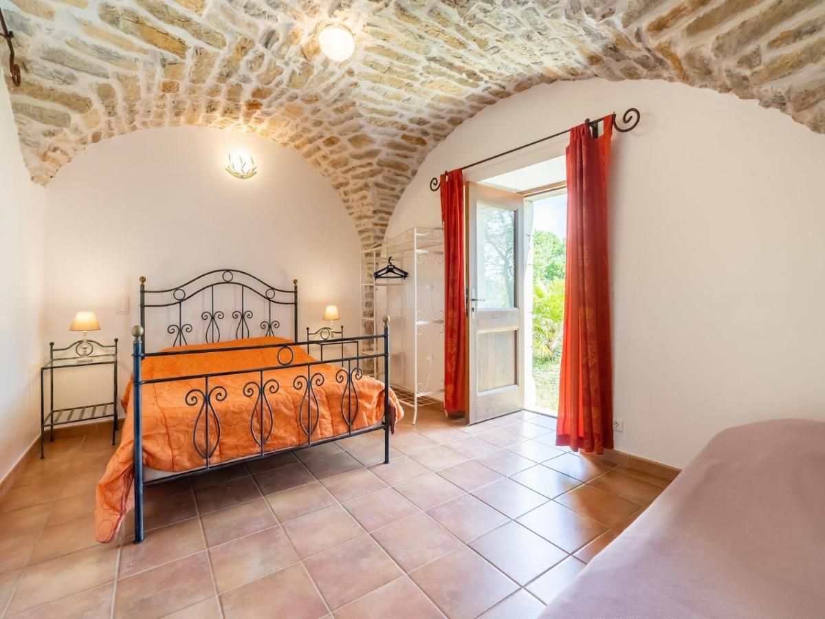 Classy Holiday Home In Les Vans With Pool Chambonas Eksteriør billede