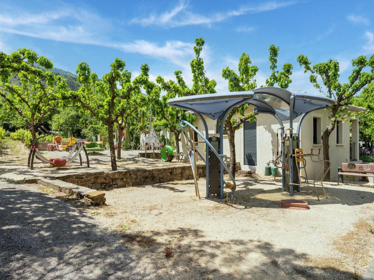 Classy Holiday Home In Les Vans With Pool Chambonas Eksteriør billede