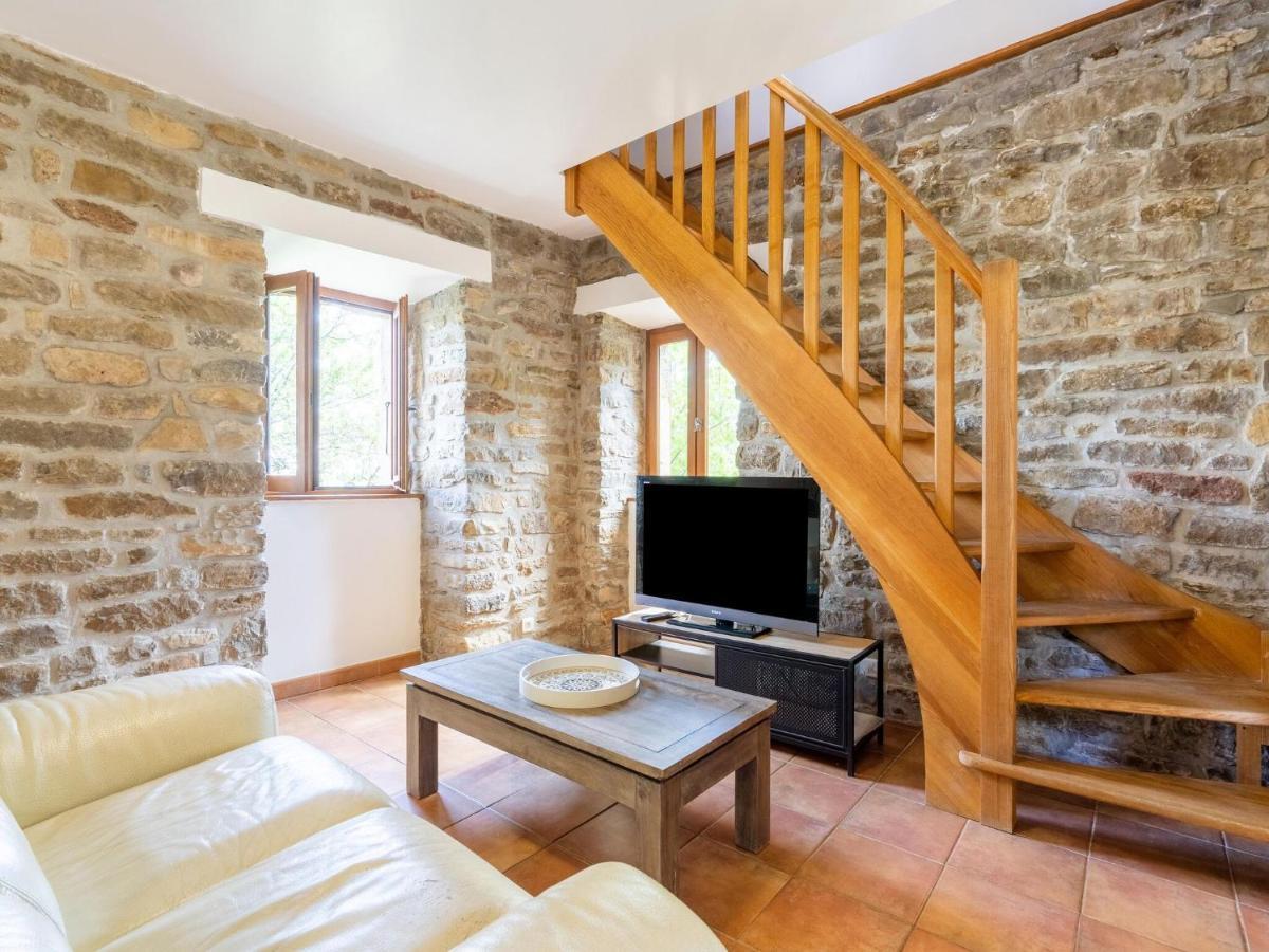 Classy Holiday Home In Les Vans With Pool Chambonas Eksteriør billede