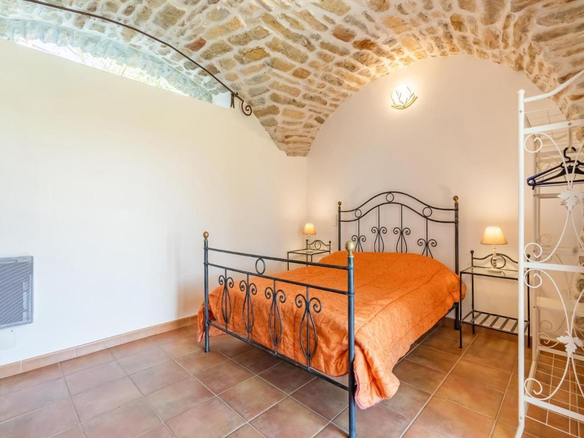Classy Holiday Home In Les Vans With Pool Chambonas Eksteriør billede