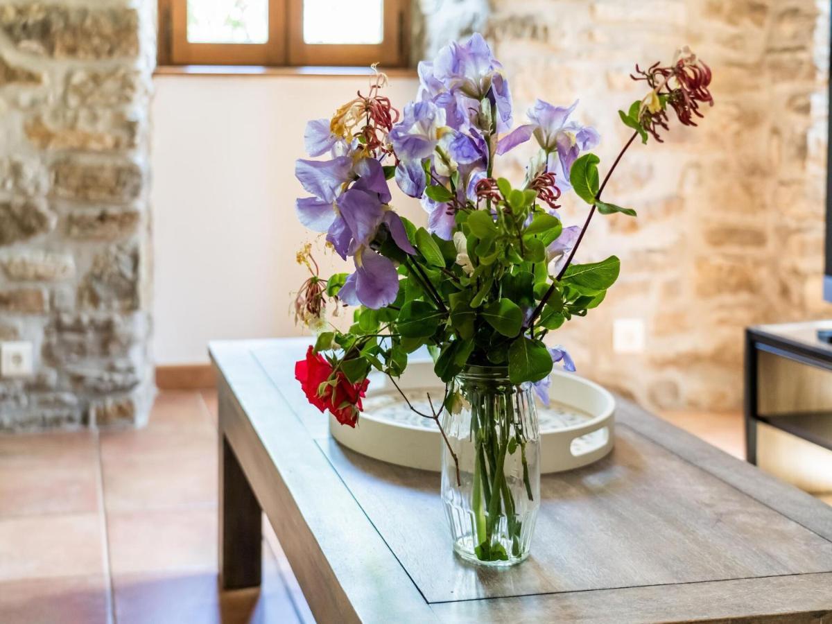 Classy Holiday Home In Les Vans With Pool Chambonas Eksteriør billede